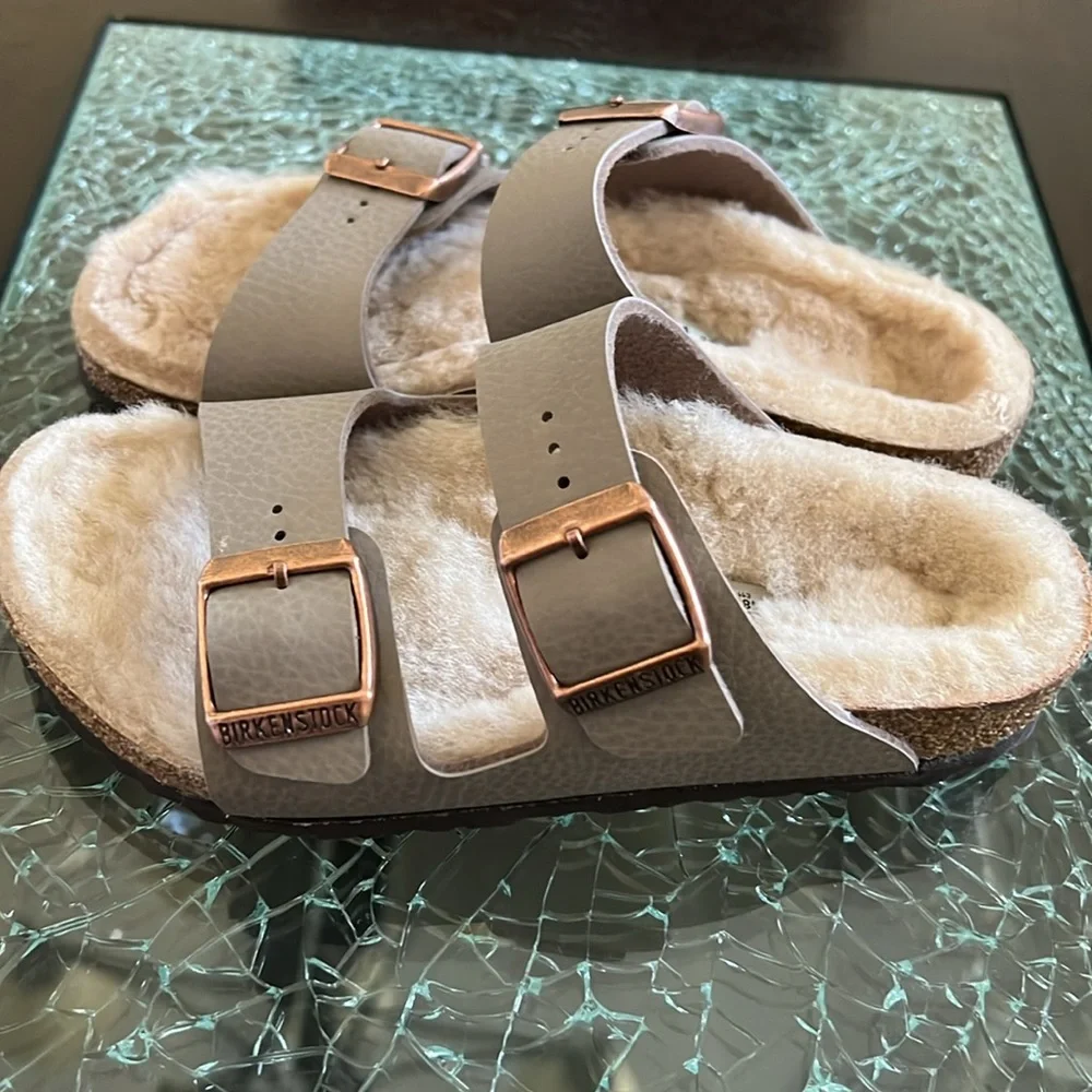 🆕 Birkenstock Beige Shearling Lined kids Sandals